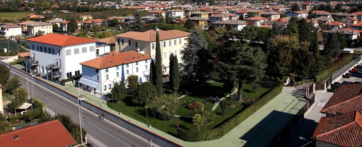 Una struttura moderna - Immersa nel verde del parco